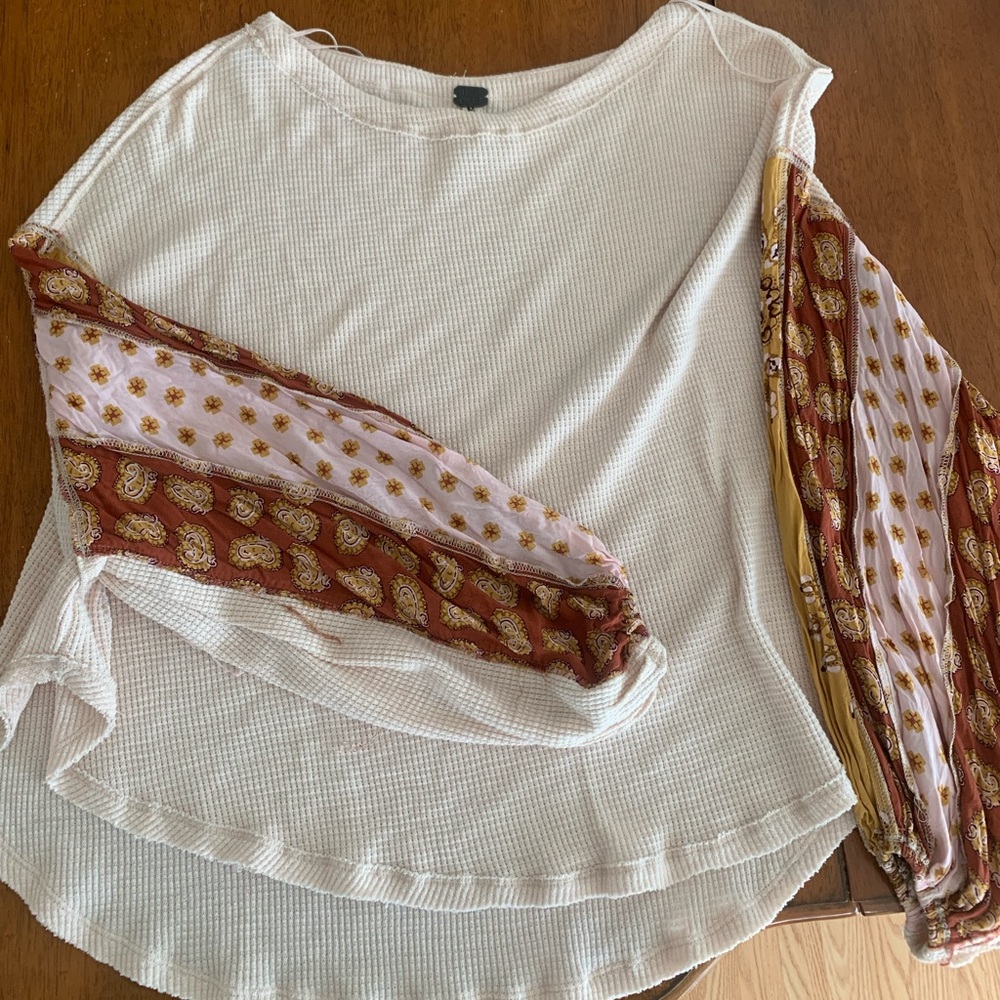 We the free, Free People Sweater with detailed puff sleeves!